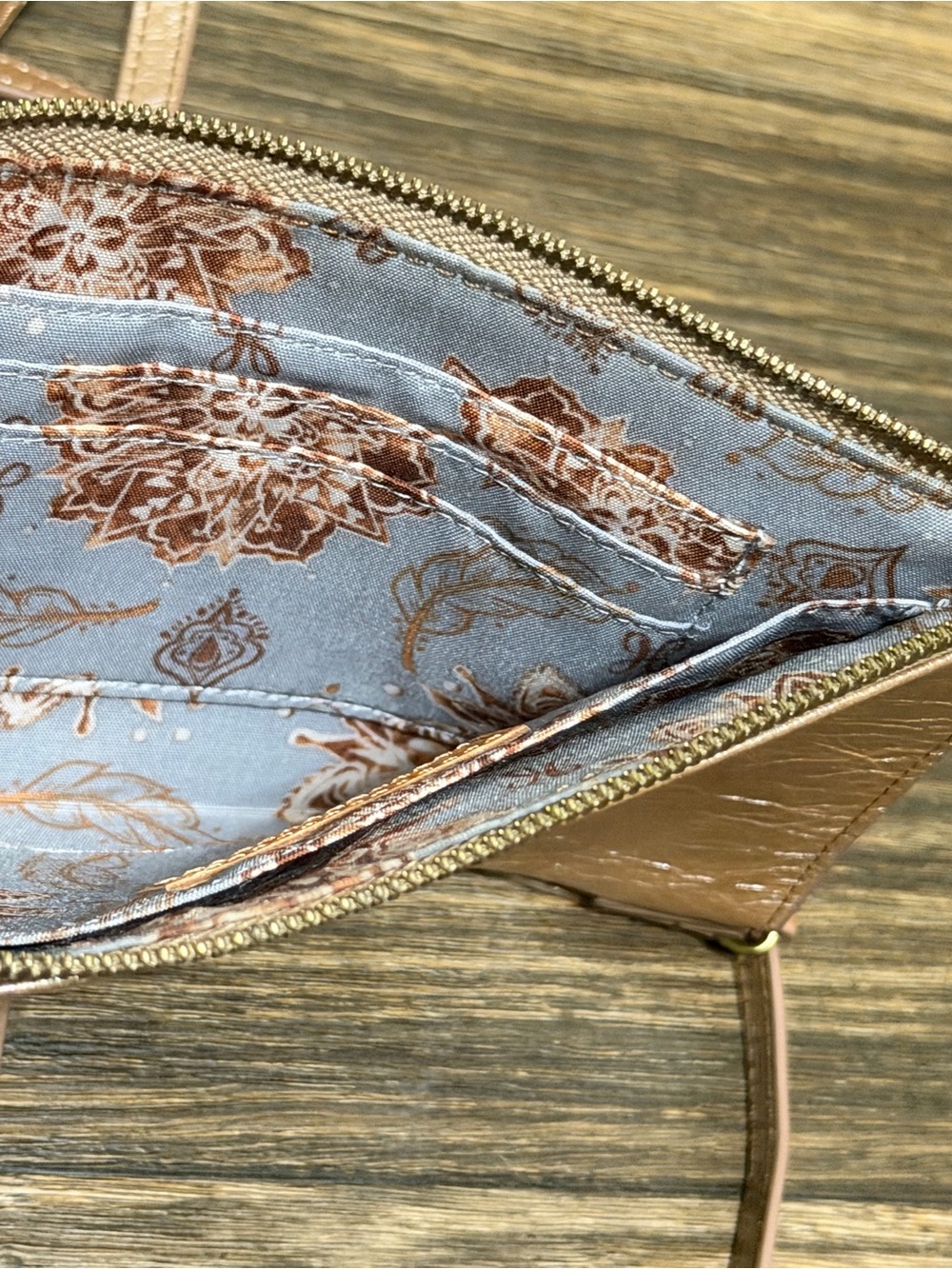 HOBO Leather Crossbody Wristlet Pouch Taupe/Gold Blush Studded Minimalist Bag - Picture 9 of 12